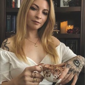 Meet your Posher, Raeha